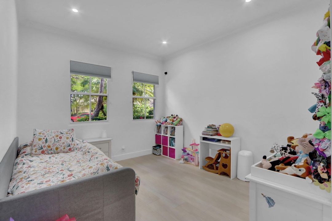 En Venta: $939,000 (3 camas, 2 baños, 1965 Pies cuadrados)