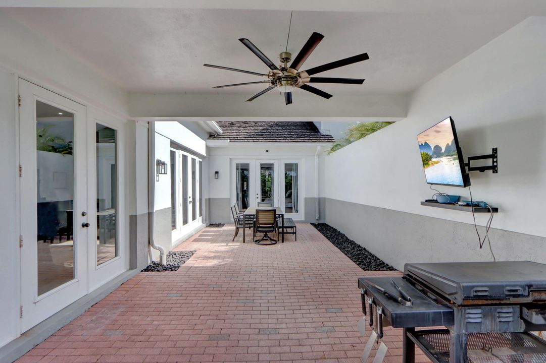 En Venta: $939,000 (3 camas, 2 baños, 1965 Pies cuadrados)