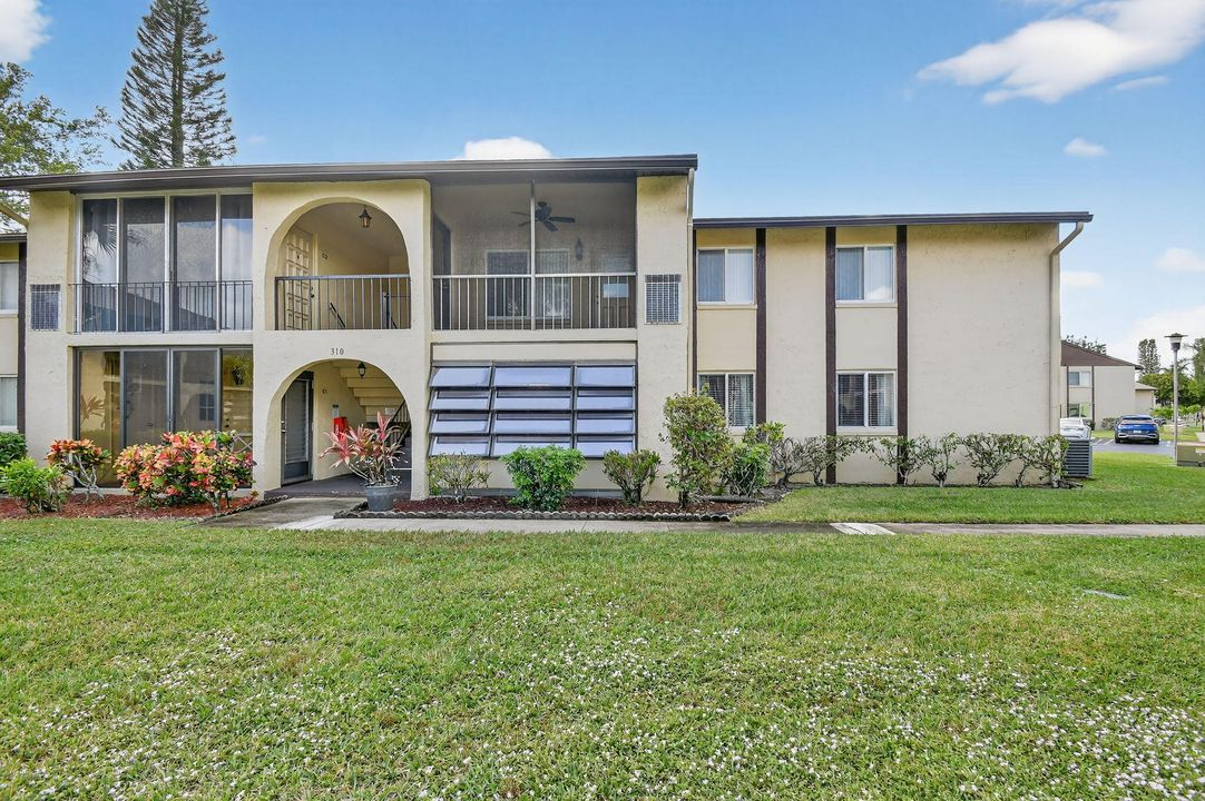 For Sale: $159,000 (2 beds, 1 baths, 935 Square Feet)