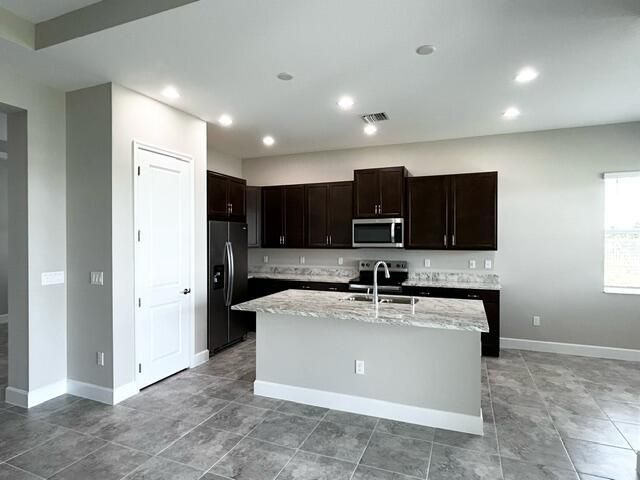 For Rent: $3,400 (3 beds, 3 baths, 2040 Square Feet)