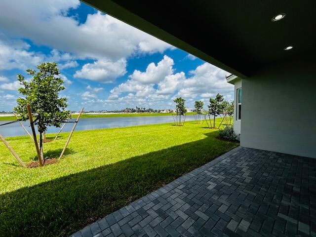 For Rent: $3,400 (3 beds, 3 baths, 2040 Square Feet)