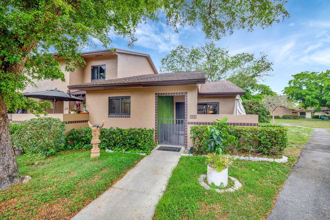 For Rent: $2,800 (2 beds, 2 baths, 1120 Square Feet)