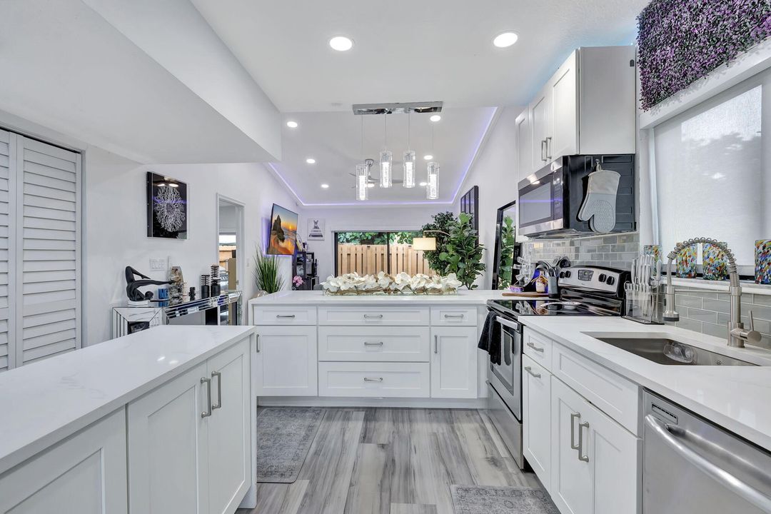 For Rent: $2,800 (2 beds, 2 baths, 1120 Square Feet)