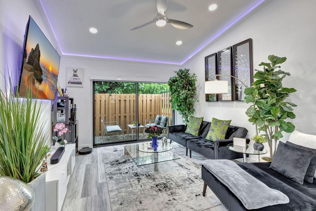 For Rent: $2,800 (2 beds, 2 baths, 1120 Square Feet)