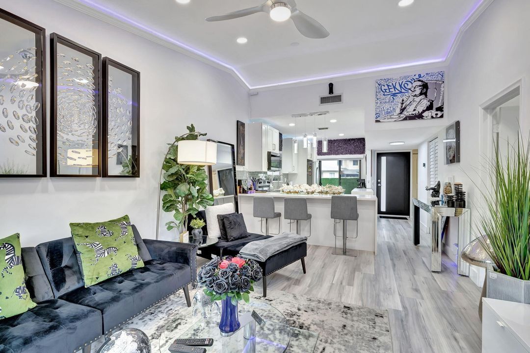 For Rent: $2,800 (2 beds, 2 baths, 1120 Square Feet)