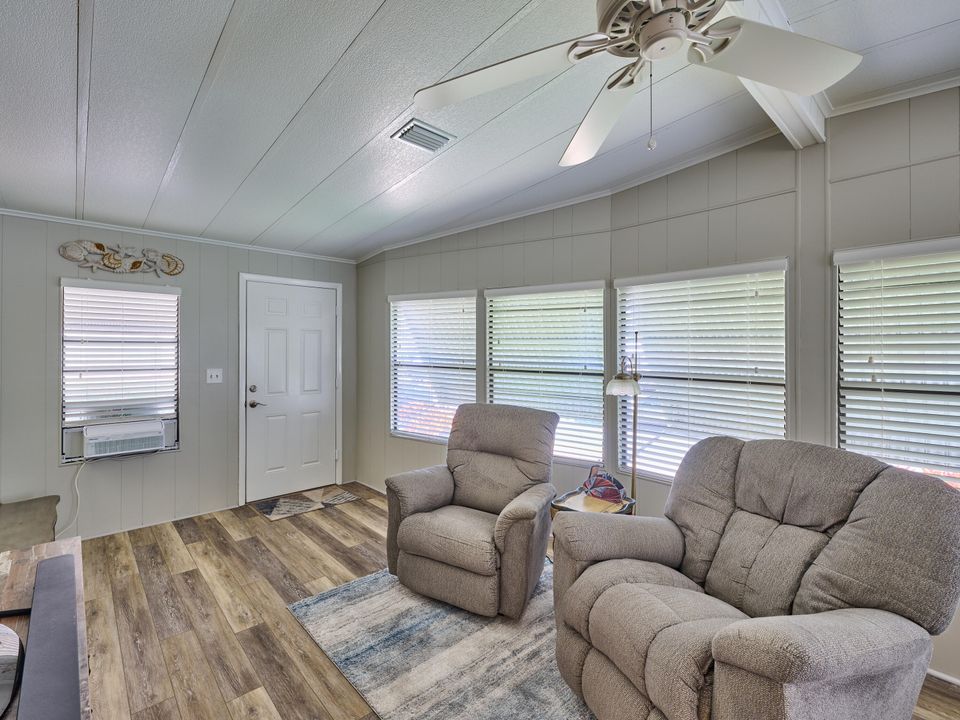 For Sale: $249,000 (2 beds, 2 baths, 1454 Square Feet)