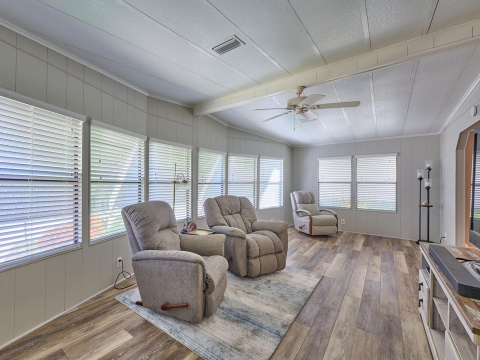 For Sale: $249,000 (2 beds, 2 baths, 1454 Square Feet)