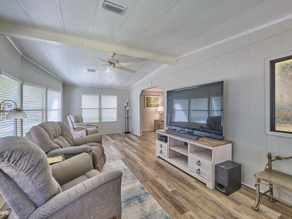 For Sale: $249,000 (2 beds, 2 baths, 1454 Square Feet)