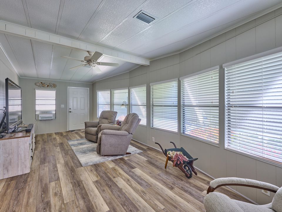 For Sale: $249,000 (2 beds, 2 baths, 1454 Square Feet)