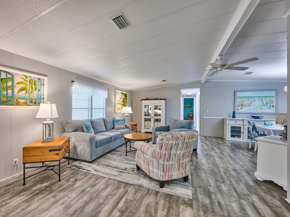 For Sale: $249,000 (2 beds, 2 baths, 1454 Square Feet)