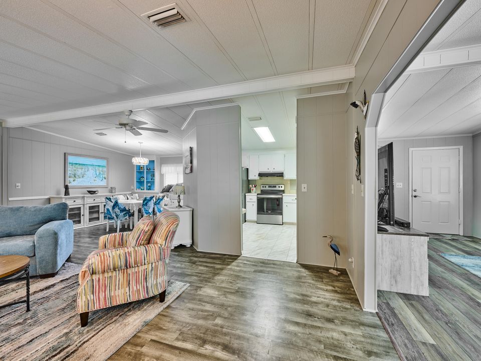 For Sale: $249,000 (2 beds, 2 baths, 1454 Square Feet)