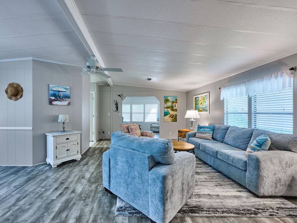 For Sale: $249,000 (2 beds, 2 baths, 1454 Square Feet)