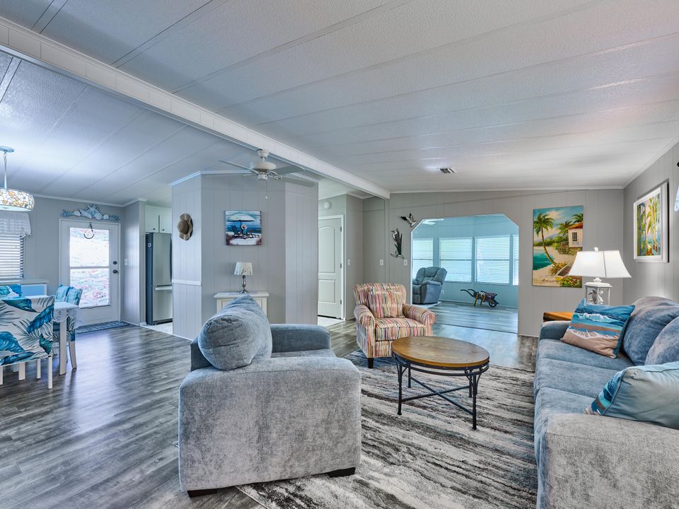 For Sale: $249,000 (2 beds, 2 baths, 1454 Square Feet)