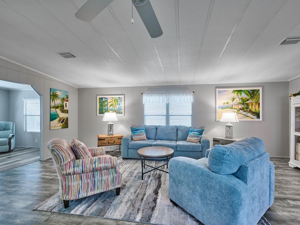 For Sale: $249,000 (2 beds, 2 baths, 1454 Square Feet)