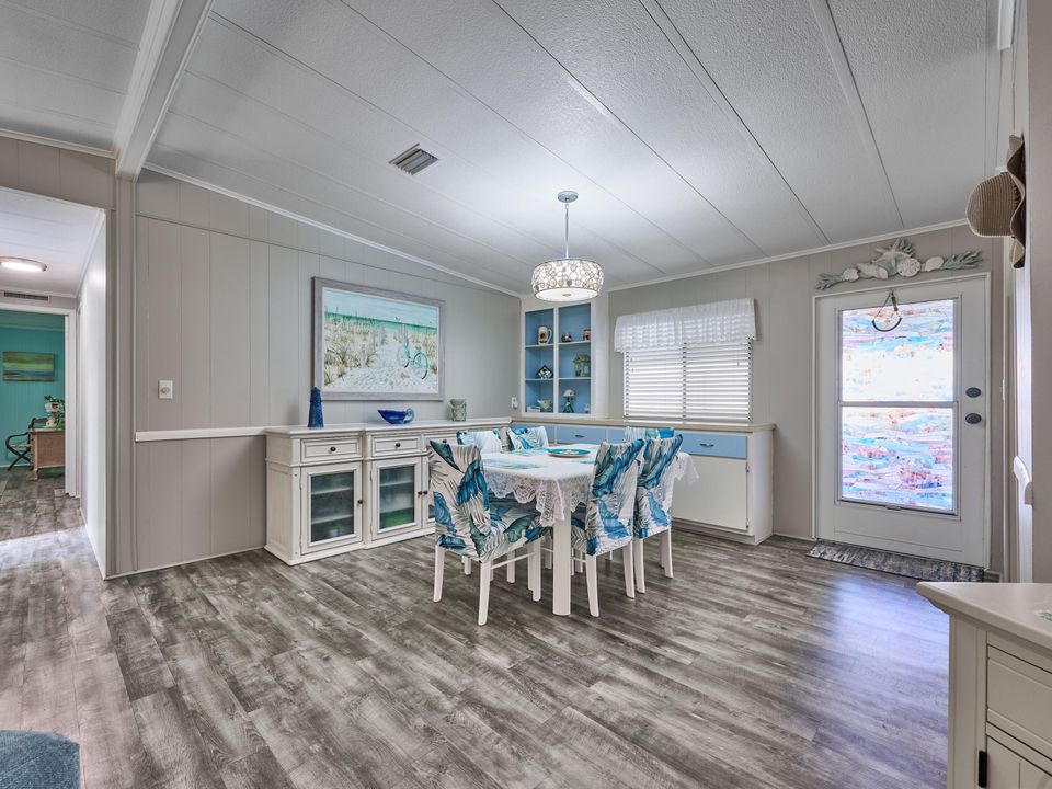 For Sale: $249,000 (2 beds, 2 baths, 1454 Square Feet)