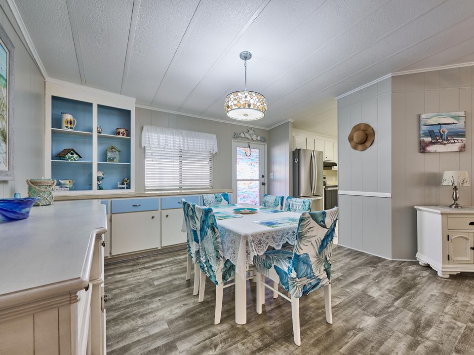 For Sale: $249,000 (2 beds, 2 baths, 1454 Square Feet)