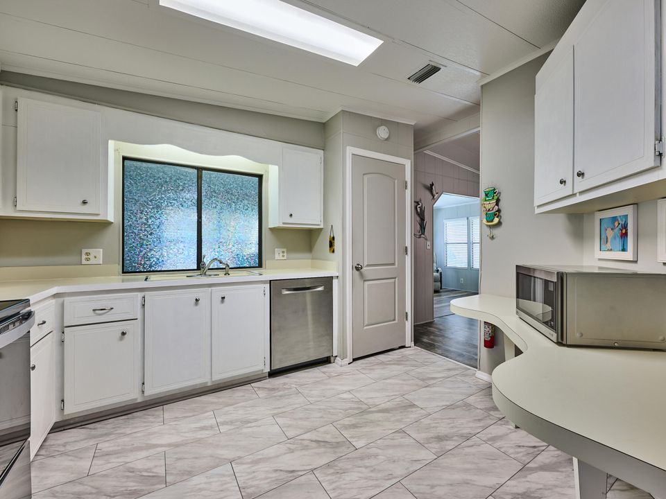 For Sale: $249,000 (2 beds, 2 baths, 1454 Square Feet)