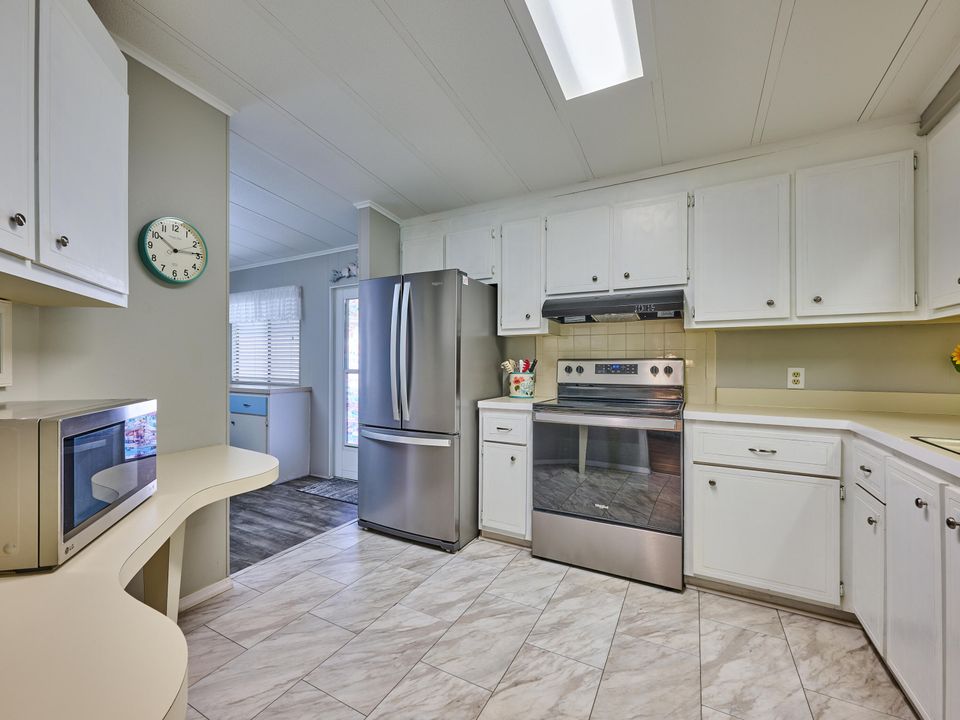 For Sale: $249,000 (2 beds, 2 baths, 1454 Square Feet)