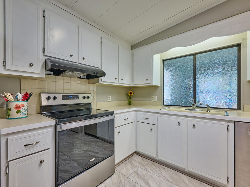 For Sale: $249,000 (2 beds, 2 baths, 1454 Square Feet)