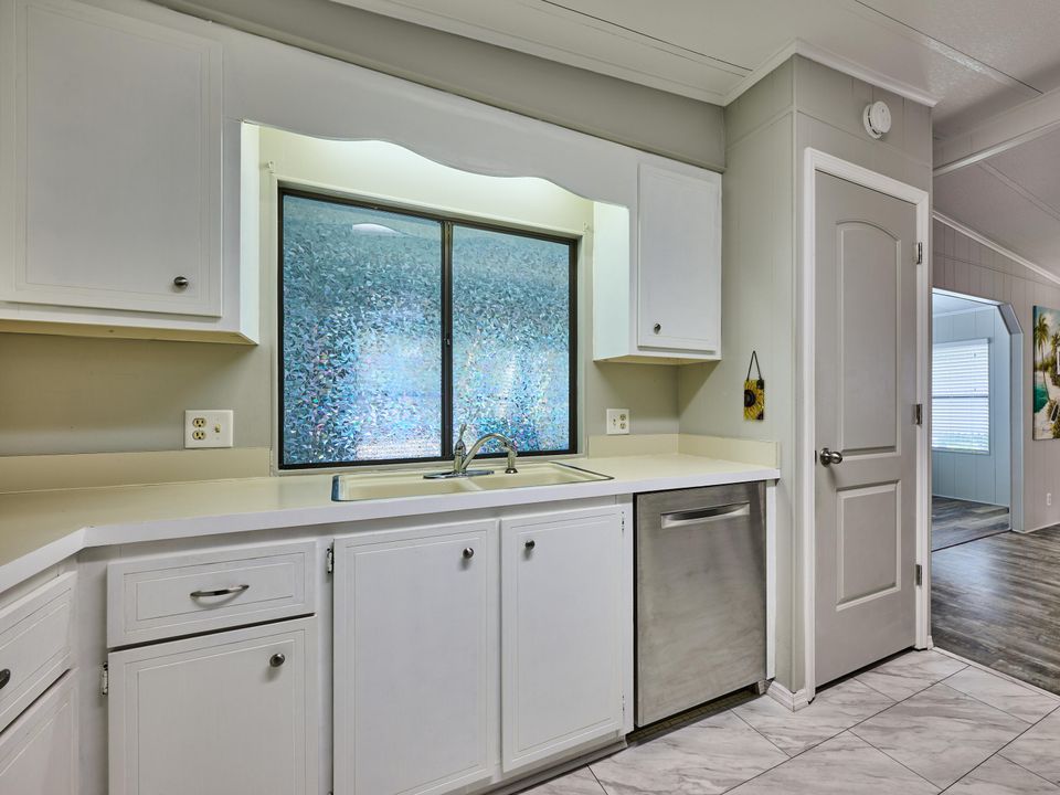 For Sale: $249,000 (2 beds, 2 baths, 1454 Square Feet)