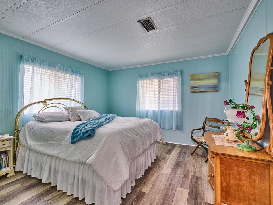 For Sale: $249,000 (2 beds, 2 baths, 1454 Square Feet)