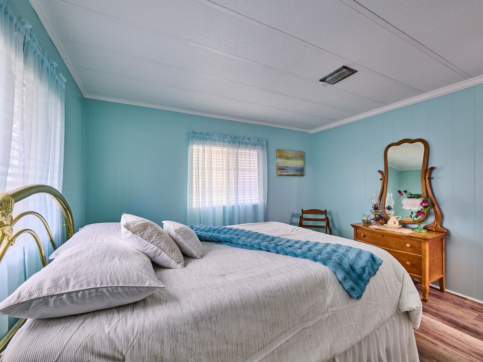 For Sale: $249,000 (2 beds, 2 baths, 1454 Square Feet)