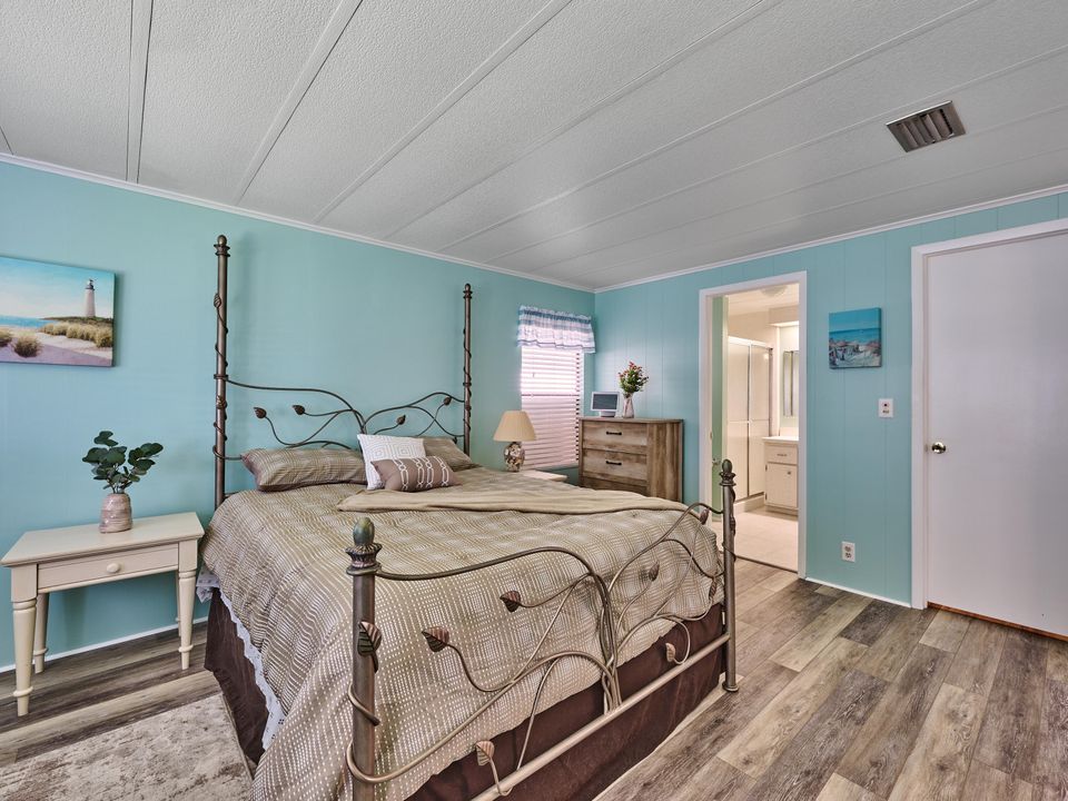 For Sale: $249,000 (2 beds, 2 baths, 1454 Square Feet)