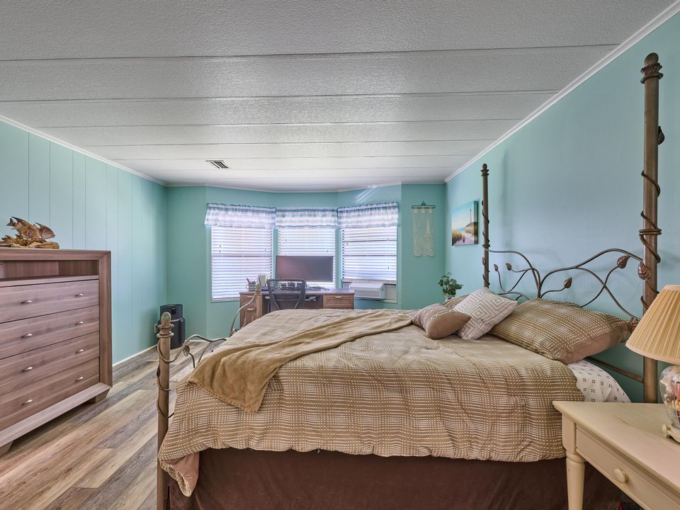 For Sale: $249,000 (2 beds, 2 baths, 1454 Square Feet)