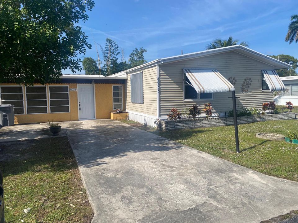 For Rent: $2,300 (2 beds, 3 baths, 986 Square Feet)