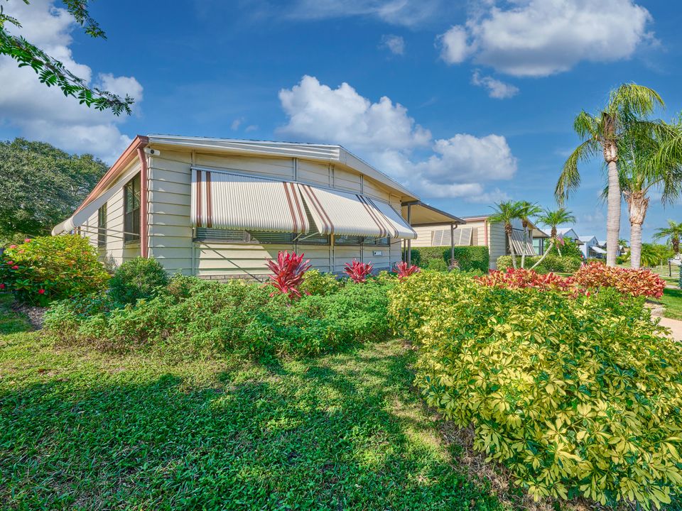 For Sale: $249,000 (2 beds, 2 baths, 1454 Square Feet)