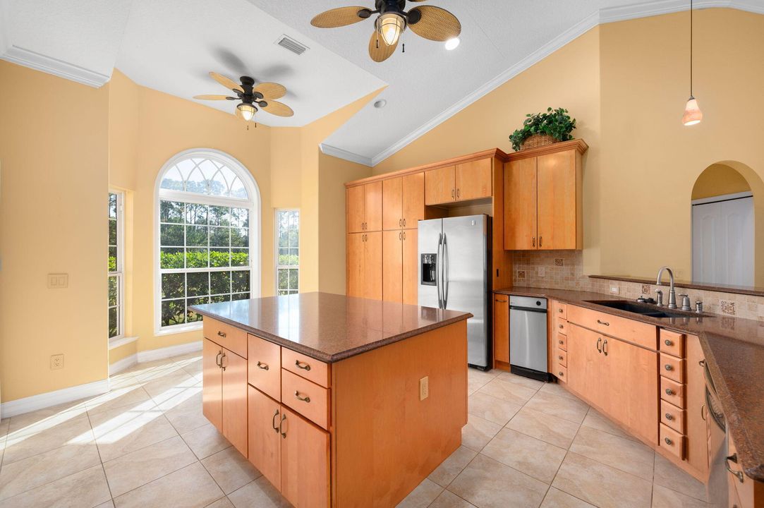 待售: $630,000 (3 贝兹, 3 浴室, 2363 平方英尺)