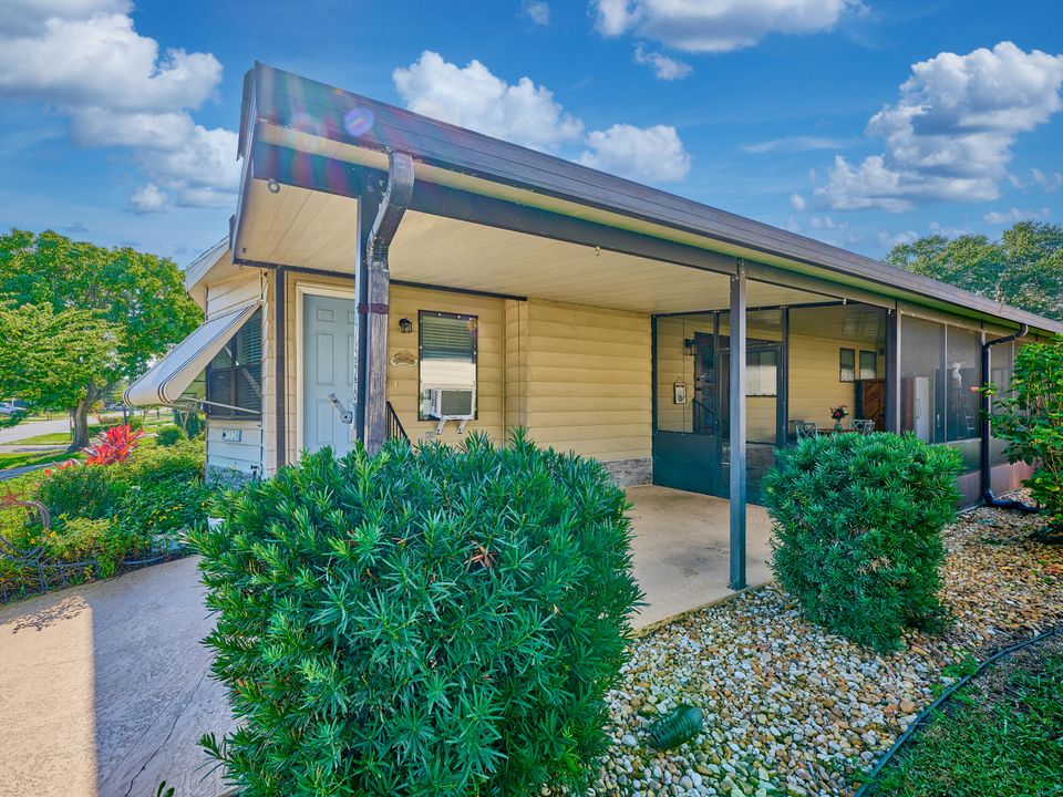 For Sale: $249,000 (2 beds, 2 baths, 1454 Square Feet)