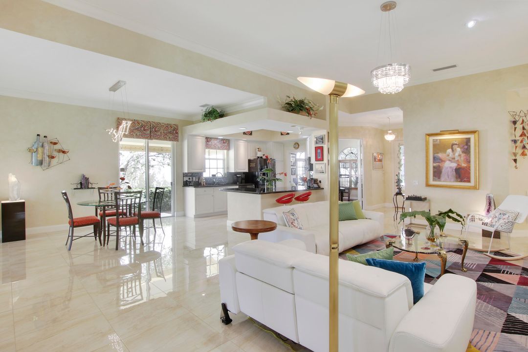 En Venta: $925,000 (3 camas, 2 baños, 2226 Pies cuadrados)