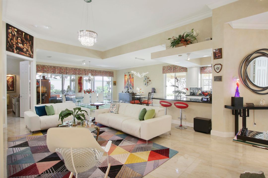 En Venta: $925,000 (3 camas, 2 baños, 2226 Pies cuadrados)