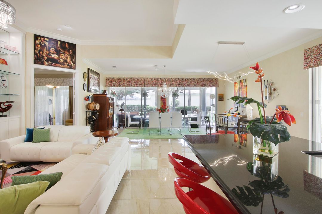 En Venta: $925,000 (3 camas, 2 baños, 2226 Pies cuadrados)