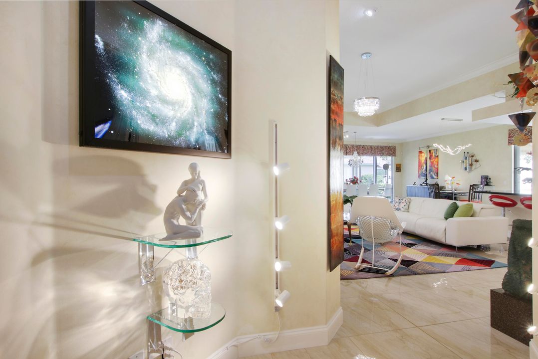 En Venta: $925,000 (3 camas, 2 baños, 2226 Pies cuadrados)