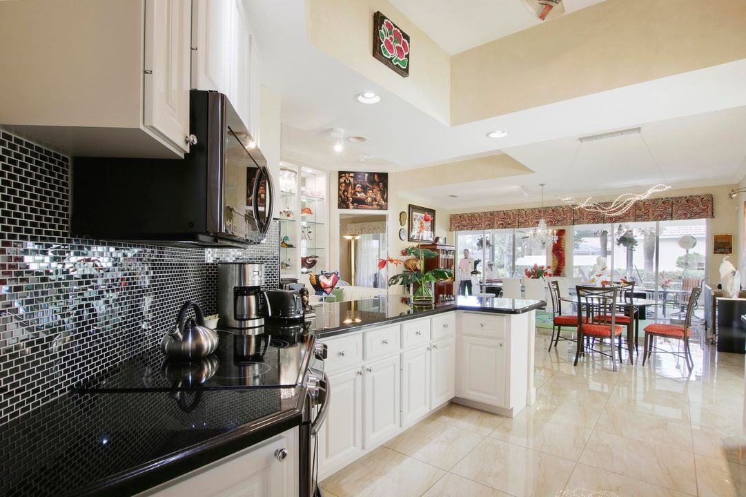 En Venta: $925,000 (3 camas, 2 baños, 2226 Pies cuadrados)