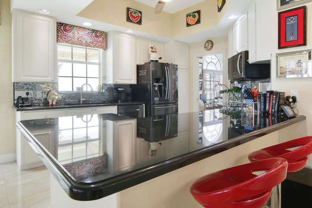 En Venta: $925,000 (3 camas, 2 baños, 2226 Pies cuadrados)