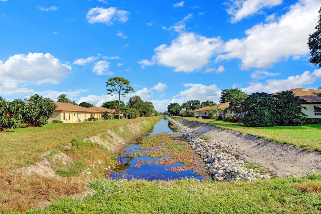 На продажу: $200,000 (2 спален, 2 ванн, 1092 Квадратных фут)