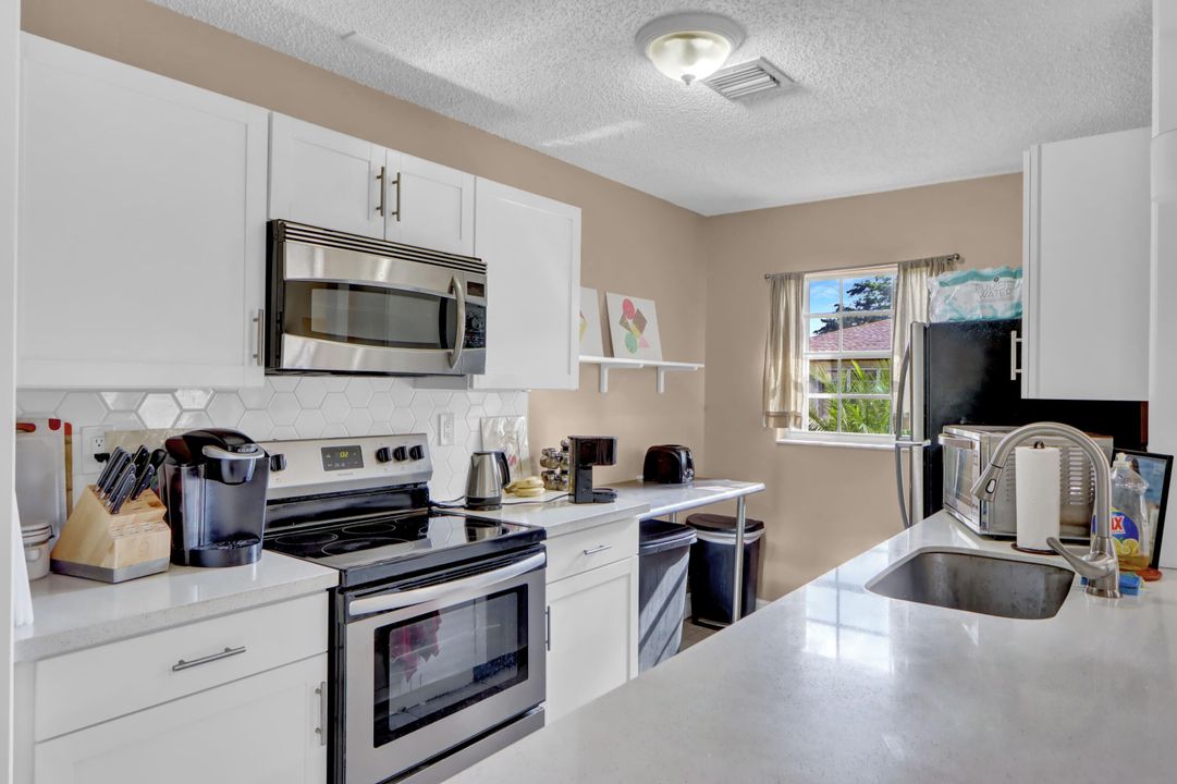 На продажу: $200,000 (2 спален, 2 ванн, 1092 Квадратных фут)