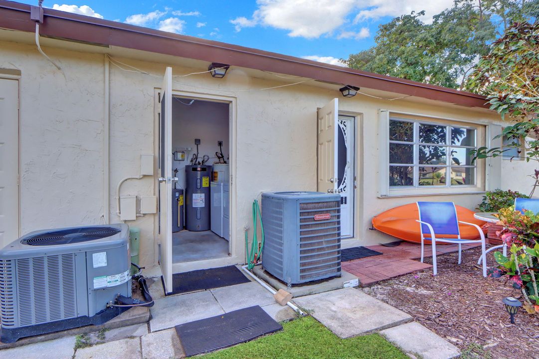 На продажу: $200,000 (2 спален, 2 ванн, 1092 Квадратных фут)