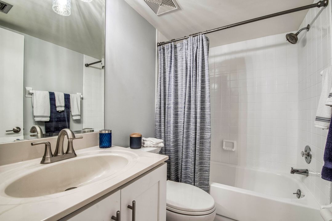 На продажу: $300,000 (2 спален, 2 ванн, 1000 Квадратных фут)