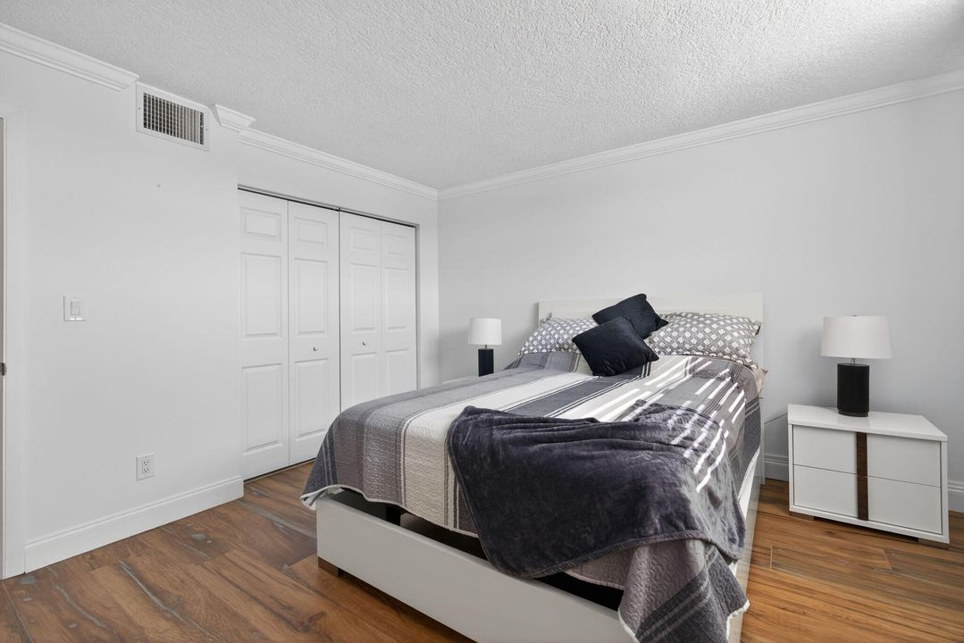 На продажу: $255,000 (1 спален, 1 ванн, 855 Квадратных фут)