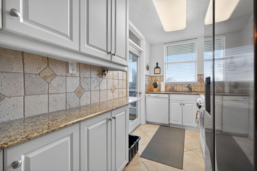 На продажу: $255,000 (1 спален, 1 ванн, 855 Квадратных фут)