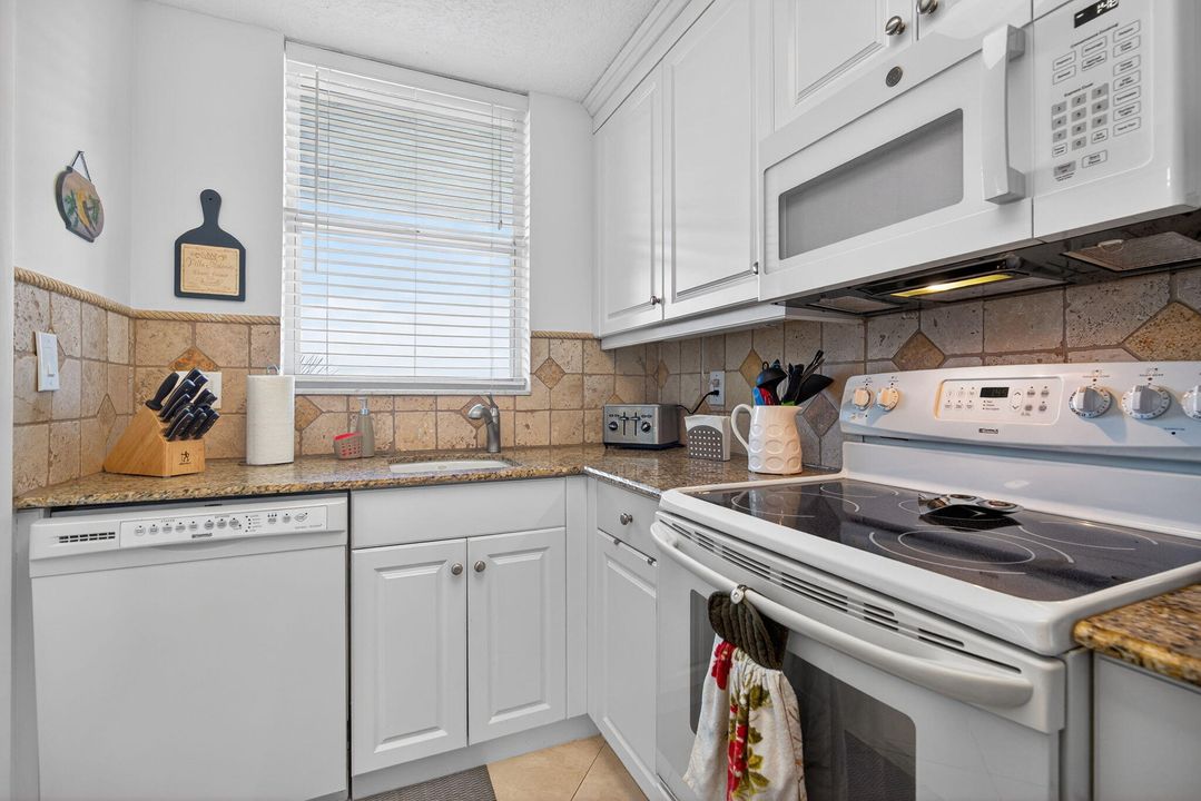 На продажу: $255,000 (1 спален, 1 ванн, 855 Квадратных фут)