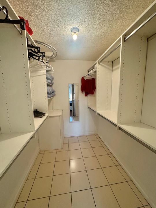 出租: $1,600 (1 贝兹, 1 浴室, 713 平方英尺)