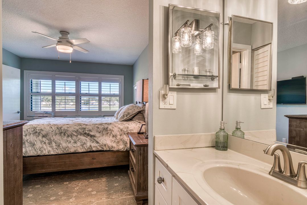 На продажу: $300,000 (2 спален, 2 ванн, 1000 Квадратных фут)