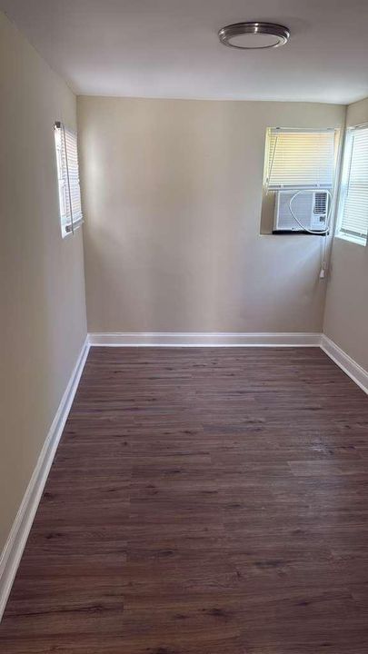 For Rent: $1,150 (1 beds, 2 baths, 1707 Square Feet)