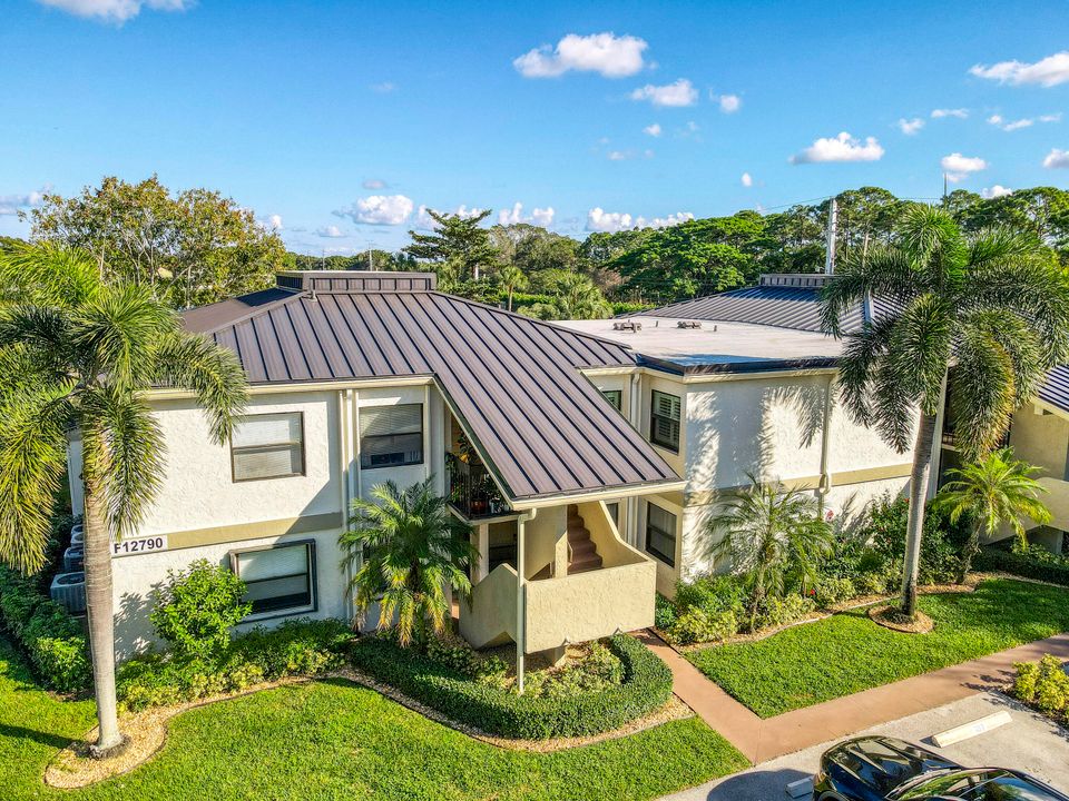 На продажу: $300,000 (2 спален, 2 ванн, 1000 Квадратных фут)