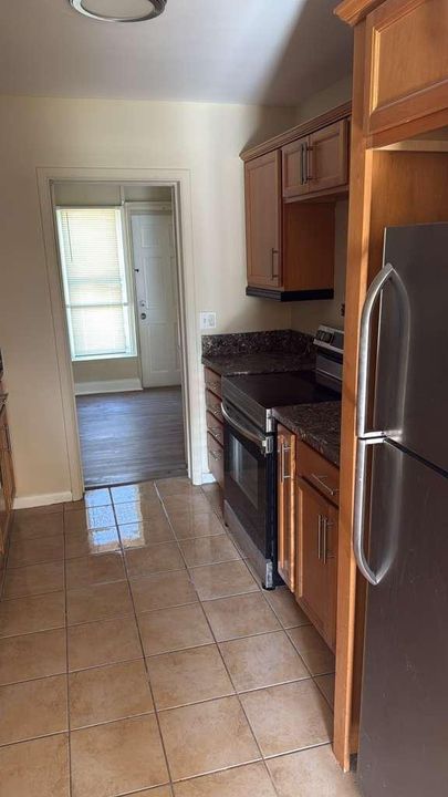 For Rent: $1,150 (1 beds, 2 baths, 1707 Square Feet)